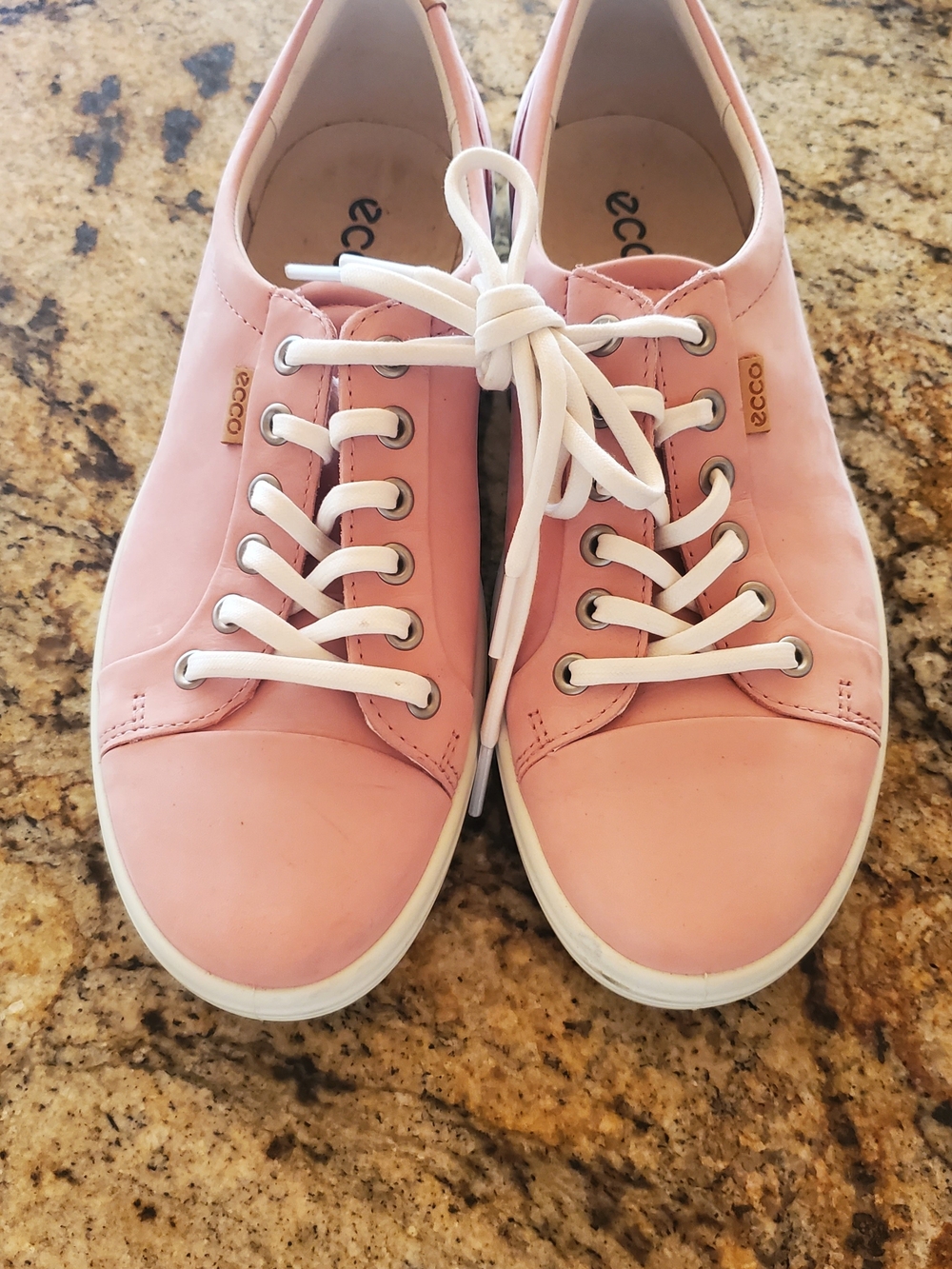Ecco Women’s Pink Leather Lace-Up Sneakers